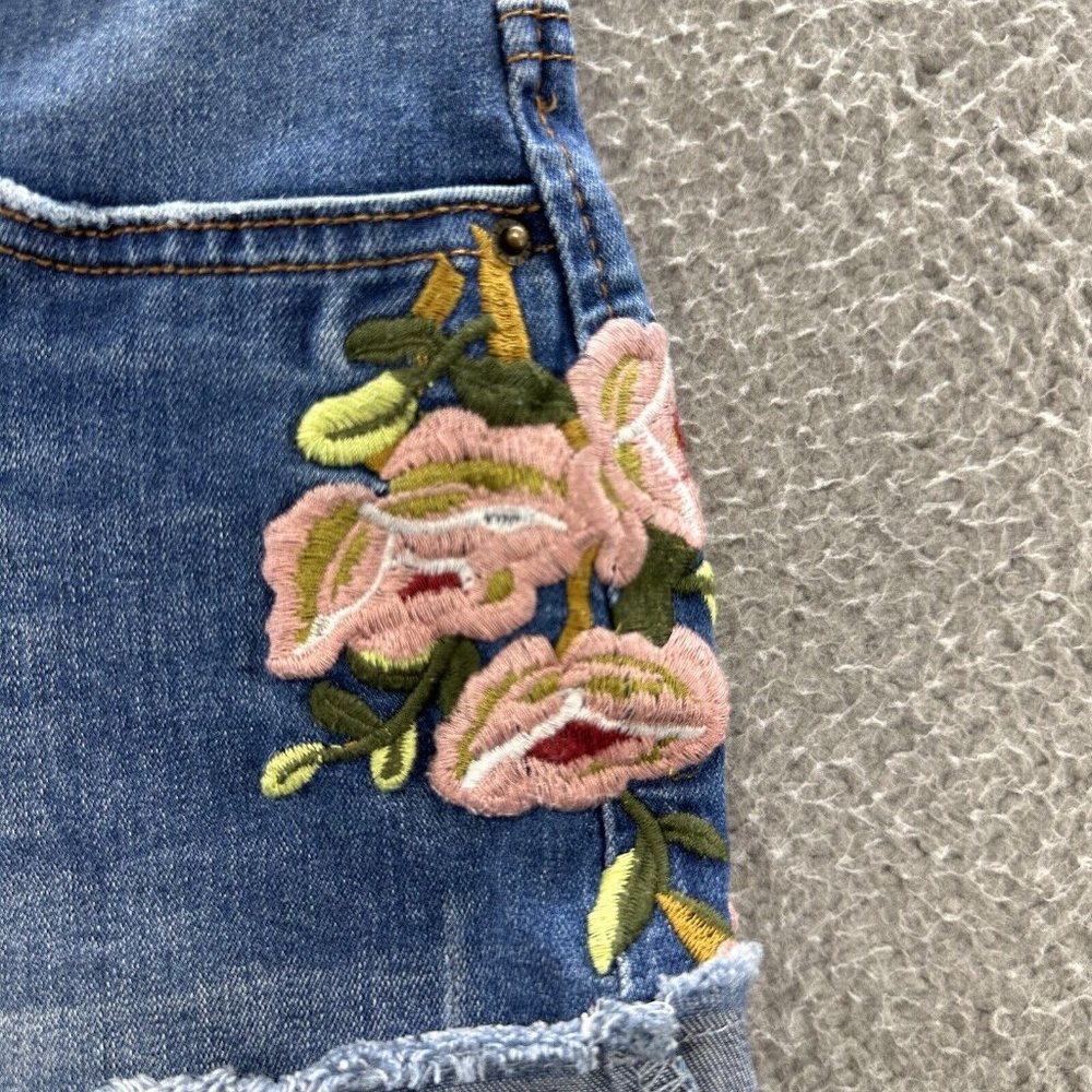 Angel Kiss Shorts Juniors 5 Blue Denim Floral Embroidered Cuff Shorts Junior's 5 - Picture 4 of 14